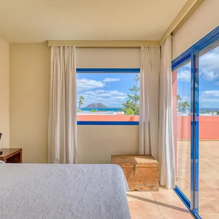 Long By Canariasgetaway * קורלחו